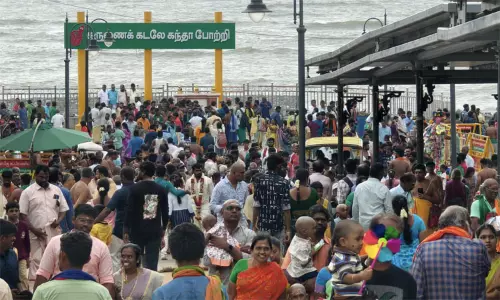 விடுமுறை தினம்.. திருச்செந்தூர் சுப்பிரமணிய சுவாமி கோவிலில் திரளான பக்தர்கள் சாமி தரிசனம் விடுமுறை தினம்.. திருச்செந்தூர் சுப்பிரமணிய சுவாமி கோவிலில் திரளான பக்தர்கள் சாமி தரிசனம்