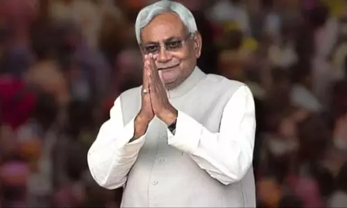 10 முறை முதல்-மந்திரி: உலக சாதனை புத்தகத்தில் இடம் பிடித்த நிதிஷ்குமார் 10 முறை முதல்-மந்திரி: உலக சாதனை புத்தகத்தில் இடம் பிடித்த நிதிஷ்குமார்