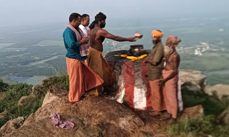 மருந்துவாழ்மலை உச்சியில் 5 நாட்களாக எரிந்த மகா தீபம் நிறைவு பெற்றது