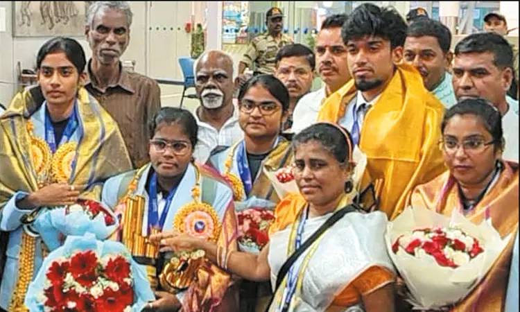 எங்களுக்கு வேற வழி தெரியல.. முதல் - அமைச்சர் சார்தான் உதவி பன்னணும்.. கேரம் சாம்பியன் கீர்த்தனாவின் தாயார் கோரிக்கை எங்களுக்கு வேற வழி தெரியல.. முதல் - அமைச்சர் சார்தான் உதவி பன்னணும்.. கேரம் சாம்பியன் கீர்த்தனாவின் தாயார் கோரிக்கை