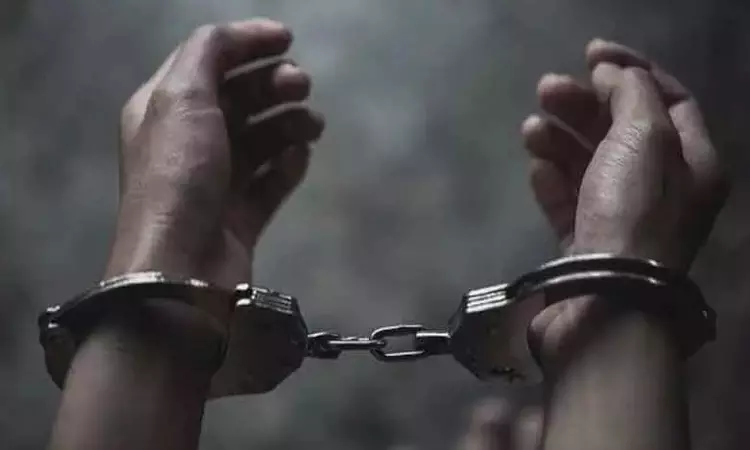 ரெயிலில் நூதன முறையில் கஞ்சா கடத்தல்: இளம்பெண் கைது ரெயிலில் நூதன முறையில் கஞ்சா கடத்தல்: இளம்பெண் கைது