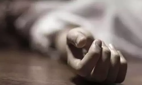 பிளஸ்-2 மாணவி தூக்குப்போட்டு தற்கொலை - போலீசார் விசாரணை பிளஸ்-2 மாணவி தூக்குப்போட்டு தற்கொலை - போலீசார் விசாரணை