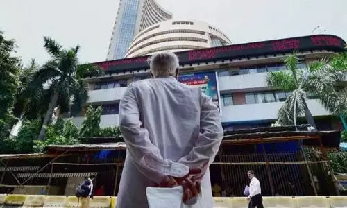 கடும் சரிவுடன் வர்த்தகமாகும் இந்திய பங்குச்சந்தை; இன்றைய நிலவரம் கடும் சரிவுடன் வர்த்தகமாகும் இந்திய பங்குச்சந்தை; இன்றைய நிலவரம்