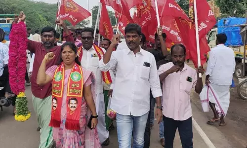 வாக்காளர்கள் பட்டியலில் இருந்து நாம் தமிழர் வேட்பாளர் பெயர் நீக்கம்: கலெக்டருடன் வாக்குவாதம் வாக்காளர்கள் பட்டியலில் இருந்து நாம் தமிழர் வேட்பாளர் பெயர் நீக்கம்: கலெக்டருடன் வாக்குவாதம்