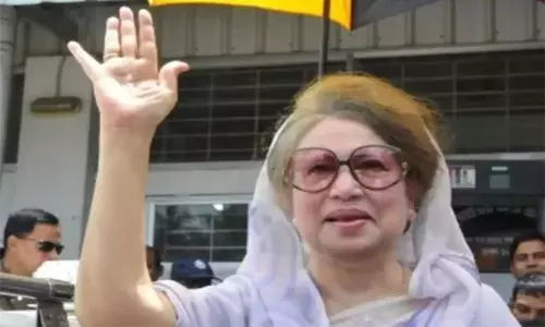 வங்காளதேச முன்னாள் பிரதமர் கலிதாஜியா சிகிச்சைக்காக லண்டனுக்கு அழைத்து செல்லப்படுகிறார் வங்காளதேச முன்னாள் பிரதமர் கலிதாஜியா சிகிச்சைக்காக லண்டனுக்கு அழைத்து செல்லப்படுகிறார்