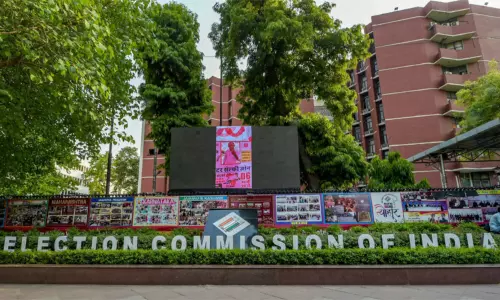 எஸ்.ஐ.ஆர். பணி: வாக்காளர் பட்டியல் பார்வையாளர்களை நியமித்தது தேர்தல் ஆணையம் எஸ்.ஐ.ஆர். பணி: வாக்காளர் பட்டியல் பார்வையாளர்களை நியமித்தது தேர்தல் ஆணையம்