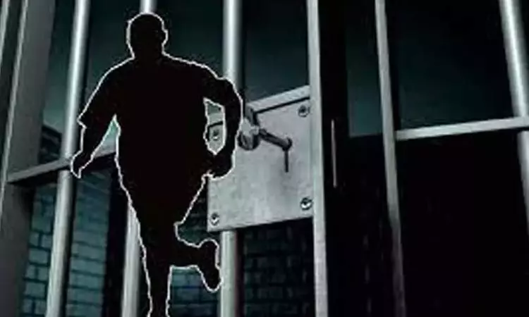 சென்னை: காவல் நிலையத்தில் இருந்து கைதி தப்பியோட்டம் சென்னை: காவல் நிலையத்தில் இருந்து கைதி தப்பியோட்டம்