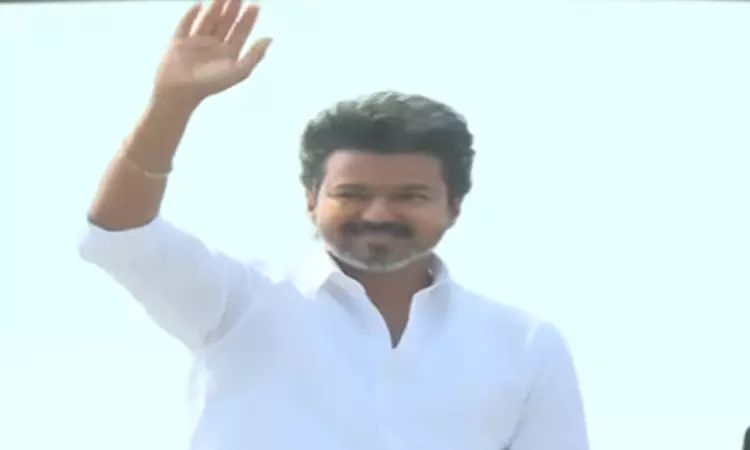 புதுவையை பார்த்து தமிழக முதல் அமைச்சர் கற்றுக்கொள்ள வேண்டும்: விஜய் பரபரப்பு பேச்சு புதுவையை பார்த்து தமிழக முதல் அமைச்சர் கற்றுக்கொள்ள வேண்டும்: விஜய் பரபரப்பு பேச்சு