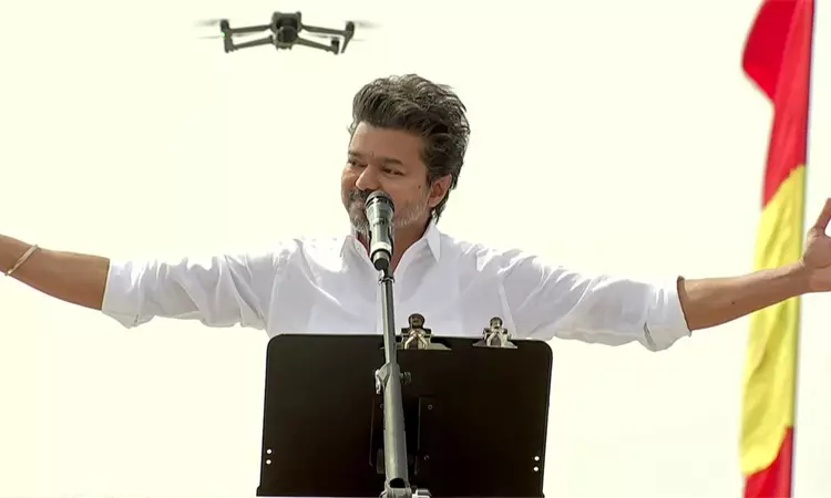 புதுவையை பார்த்து தமிழக முதல் அமைச்சர் கற்றுக்கொள்ள வேண்டும்: விஜய் பரபரப்பு பேச்சு புதுவையை பார்த்து தமிழக முதல் அமைச்சர் கற்றுக்கொள்ள வேண்டும்: விஜய் பரபரப்பு பேச்சு