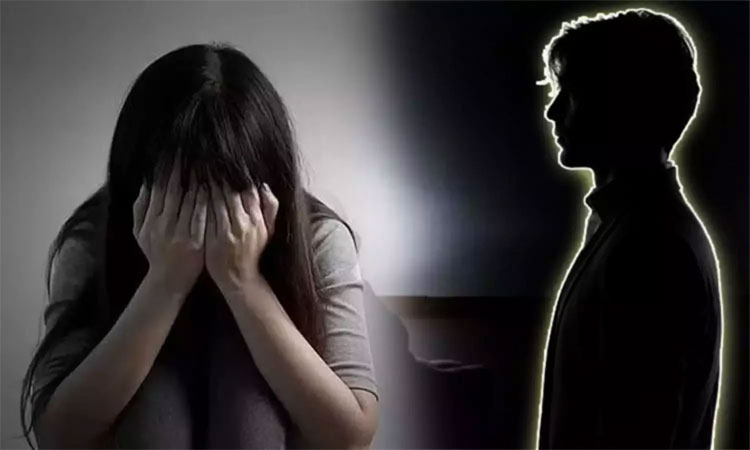 10ம் வகுப்பு படிக்கும் மாணவி கர்ப்பம்: காரணம் முதியவரா? சிறுவனா?