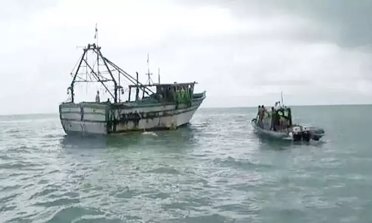 மயிலாடுதுறை மீனவர்கள் கடலுக்குச் செல்லத் தடை மயிலாடுதுறை மீனவர்கள் கடலுக்குச் செல்லத் தடை