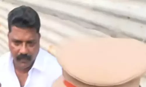 புதுவையில் விஜய் கூட்டத்திற்கு துப்பாக்கியுடன் வந்த நபரால் பரபரப்பு புதுவையில் விஜய் கூட்டத்திற்கு துப்பாக்கியுடன் வந்த நபரால் பரபரப்பு