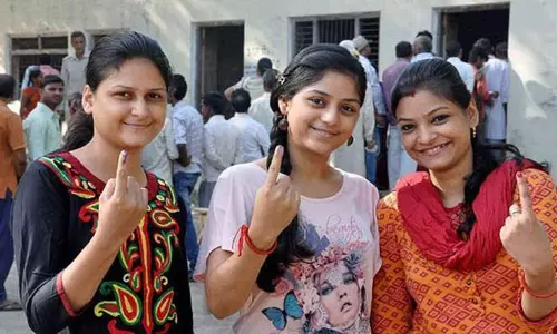 கேரளாவில் உள்ளாட்சி தேர்தல்: வாக்குப்பதிவு தொடக்கம் கேரளாவில் உள்ளாட்சி தேர்தல்: வாக்குப்பதிவு தொடக்கம்