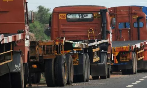 கண்டெய்னர் லாரிகள் இன்று இரவு முதல் வேலை நிறுத்தம் கண்டெய்னர் லாரிகள் இன்று இரவு முதல் வேலை நிறுத்தம்