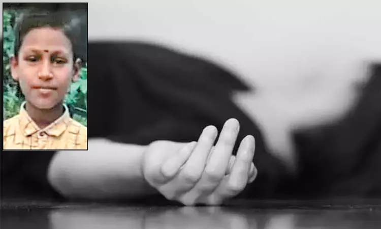 ஊஞ்சல் கட்டி விளையாடியபோது விபரீதம்.. சேலையில் கழுத்து இறுக்கி 6-ம் வகுப்பு மாணவன் உயிரிழப்பு