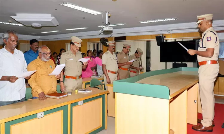 திருநெல்வேலி எஸ்.பி. அலுவலகத்தில் சர்வதேச மனித உரிமைகள் தின உறுதிமொழி ஏற்பு திருநெல்வேலி எஸ்.பி. அலுவலகத்தில் சர்வதேச மனித உரிமைகள் தின உறுதிமொழி ஏற்பு