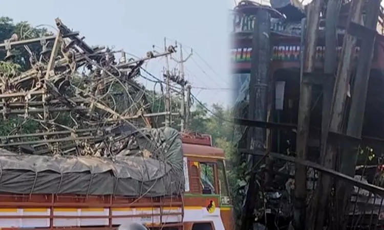 டிரான்ஸ்பார்மரில் மோதி நின்ற லாரி டிரான்ஸ்பார்மரில் மோதி நின்ற லாரி