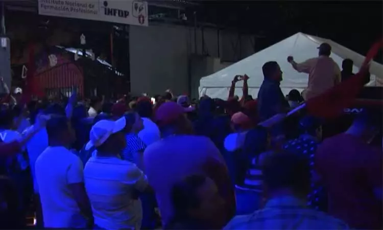 ஹோண்டுராஸ் அதிபர் தேர்தல் வாக்கு எண்ணிக்கையில் முறைகேடு நடந்ததாக குற்றச்சாட்டு - தலைநகரில் போராட்டம் ஹோண்டுராஸ் அதிபர் தேர்தல் வாக்கு எண்ணிக்கையில் முறைகேடு நடந்ததாக குற்றச்சாட்டு - தலைநகரில் போராட்டம்