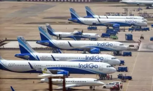 இண்டிகோ விமான வழித்தட உரிமங்களை 10 சதவீதம் குறைத்து மத்திய அரசு நடவடிக்கை