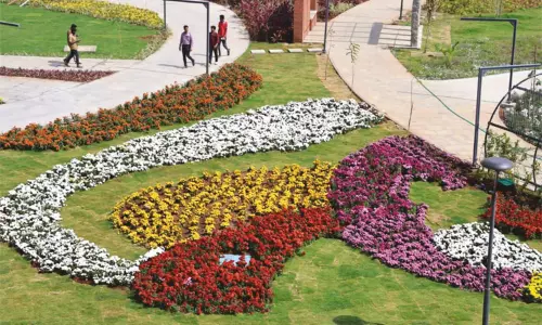 கோவை செம்மொழிப் பூங்கா: நாளை முதல் பொதுமக்கள் பார்வையிட அனுமதி கோவை செம்மொழிப் பூங்கா: நாளை முதல் பொதுமக்கள் பார்வையிட அனுமதி