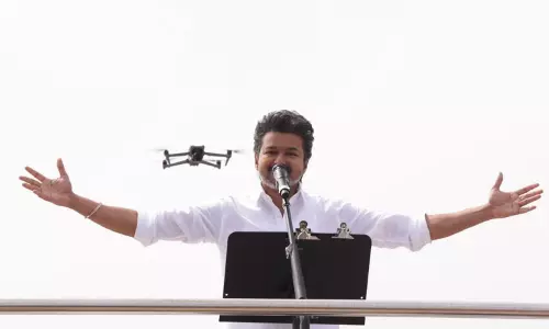 தமிழக அரசியல் கட்சி வரலாற்றிலேயே முதல்முறையாக.. கியூ.ஆர் குறியீட்டுடன் அடையாள அட்டை தமிழக அரசியல் கட்சி வரலாற்றிலேயே முதல்முறையாக.. கியூ.ஆர் குறியீட்டுடன் அடையாள அட்டை