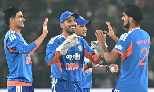 டி20 கிரிக்கெட்: ஒரு கேட்ச்சில் தோனியின் வரலாற்று சாதனையை தவறவிட்ட ஜிதேஷ் சர்மா டி20 கிரிக்கெட்: ஒரு கேட்ச்சில் தோனியின் வரலாற்று சாதனையை தவறவிட்ட ஜிதேஷ் சர்மா