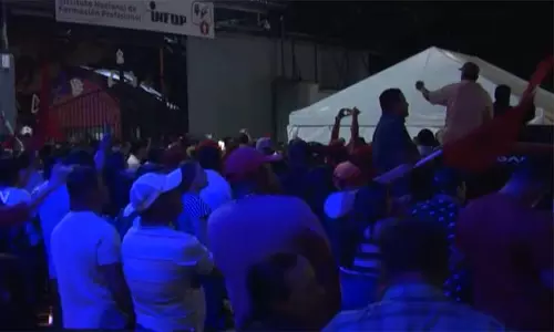 ஹோண்டுராஸ் அதிபர் தேர்தல் வாக்கு எண்ணிக்கையில் முறைகேடு நடந்ததாக குற்றச்சாட்டு - தலைநகரில் போராட்டம் ஹோண்டுராஸ் அதிபர் தேர்தல் வாக்கு எண்ணிக்கையில் முறைகேடு நடந்ததாக குற்றச்சாட்டு - தலைநகரில் போராட்டம்