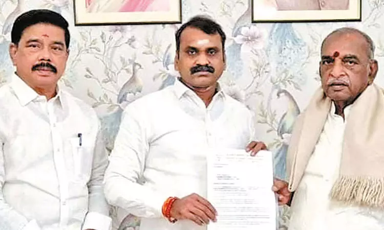 காமராஜர் குறித்து அவதூறு: யூடியூப் சேனல் மீது சட்டப்படி நடவடிக்கை எடுக்க பா.ஜனதா புகார் மனு காமராஜர் குறித்து அவதூறு: யூடியூப் சேனல் மீது சட்டப்படி நடவடிக்கை எடுக்க பா.ஜனதா புகார் மனு