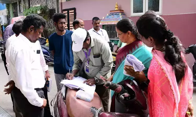 வாக்காளர் பட்டியல் திருத்தப் பணிகள் இன்றுடன் நிறைவு- படிவம் கொடுக்காதவர்களுக்கு கடைசி வாய்ப்பு வாக்காளர் பட்டியல் திருத்தப் பணிகள் இன்றுடன் நிறைவு- படிவம் கொடுக்காதவர்களுக்கு கடைசி வாய்ப்பு