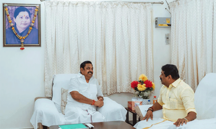 எடப்பாடி பழனிசாமியுடன் நயினார் நாகேந்திரன் சந்திப்பு எடப்பாடி பழனிசாமியுடன் நயினார் நாகேந்திரன் சந்திப்பு