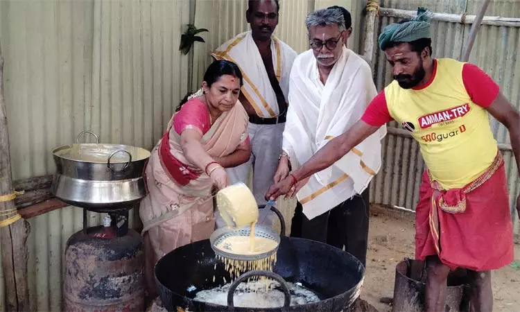 சுசீந்திரம்: ஆஞ்சநேயர் ஜெயந்தி விழாவிற்கு லட்சம் லட்டு தயாரிக்கும் பணி தொடங்கியது சுசீந்திரம்: ஆஞ்சநேயர் ஜெயந்தி விழாவிற்கு லட்சம் லட்டு தயாரிக்கும் பணி தொடங்கியது