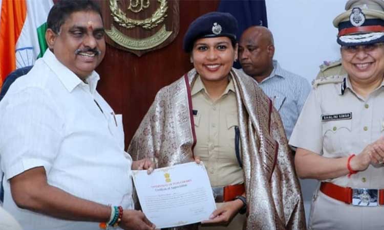 சீனியர் போலீஸ் சூப்பிரண்டு இஷா சிங்கிற்கு புதுச்சேரி உள்துறை மந்திரி நமச்சிவாயம் பாராட்டு