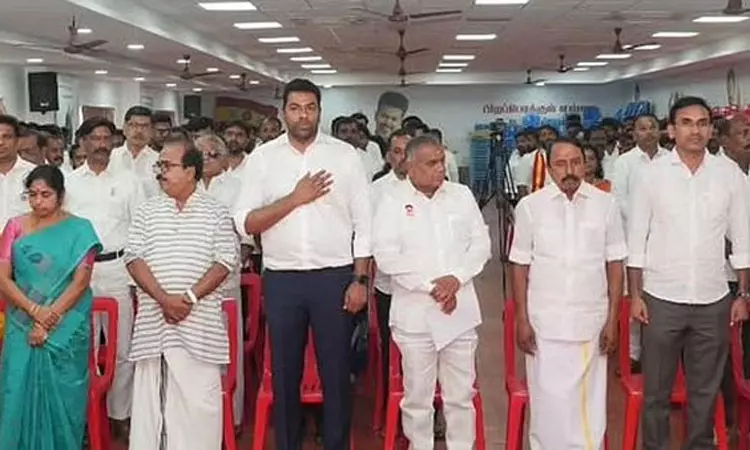 ”கூட்டணி குறித்து முடிவெடுக்க விஜய்க்கே முழு அதிகாரம்” - தவெக கூட்டத்தில் தீர்மானம் ”கூட்டணி குறித்து முடிவெடுக்க விஜய்க்கே முழு அதிகாரம்” - தவெக கூட்டத்தில் தீர்மானம்