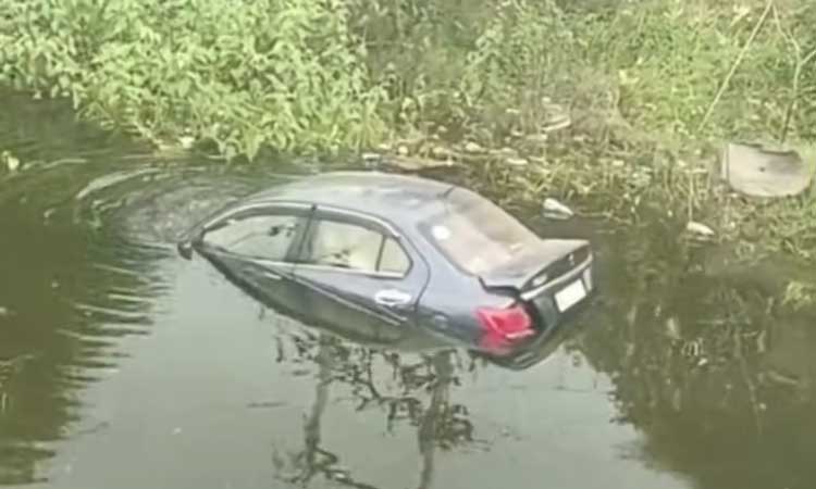 விழுப்புரத்தில் ஏரிக்குள் கார் பாய்ந்து விபத்து - அதிர்ஷ்டவசமாக உயிர்தப்பிய இருவர்