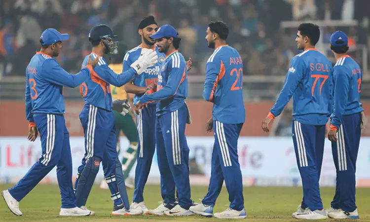 2-வது 20 ஓவர் கிரிக்கெட்: இந்தியா வெற்றி பெற 214 ரன்கள் இலக்கு நிர்ணயித்த தென்ஆப்பிரிக்கா 2-வது 20 ஓவர் கிரிக்கெட்: இந்தியா வெற்றி பெற 214 ரன்கள் இலக்கு நிர்ணயித்த தென்ஆப்பிரிக்கா