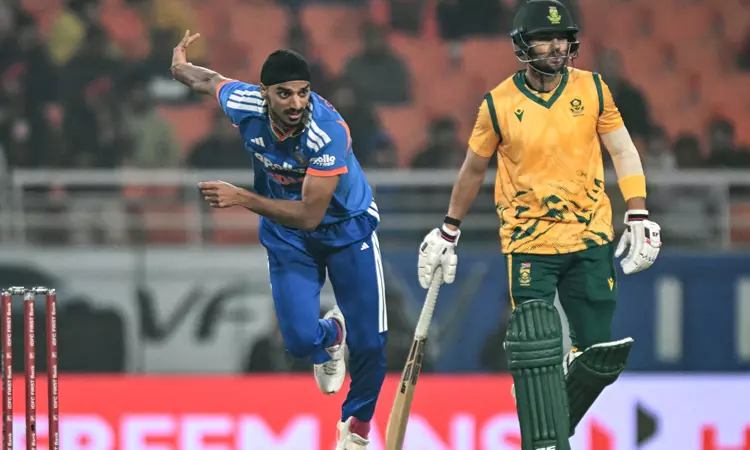 டி20 கிரிக்கெட்: மோசமான சாதனை படைத்த அர்ஷ்தீப் சிங் டி20 கிரிக்கெட்: மோசமான சாதனை படைத்த அர்ஷ்தீப் சிங்