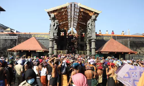 சபரிமலை தரிசன முன்பதிவு தொடங்கியது.. மண்டல பூஜை நாளில் 40 ஆயிரம் பக்தர்களுக்கு அனுமதி சபரிமலை தரிசன முன்பதிவு தொடங்கியது.. மண்டல பூஜை நாளில் 40 ஆயிரம் பக்தர்களுக்கு அனுமதி