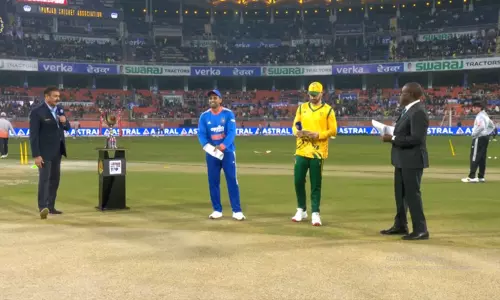 2-வது 20 ஓவர் கிரிக்கெட் போட்டி: டாஸ் வென்ற இந்திய அணி பந்துவீச்சு தேர்வு 2-வது 20 ஓவர் கிரிக்கெட் போட்டி: டாஸ் வென்ற இந்திய அணி பந்துவீச்சு தேர்வு