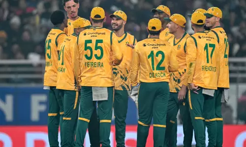 2-வது டி20 போட்டி: இந்தியாவை வீழ்த்தி தென் ஆப்பிரிக்கா அபார வெற்றி 2-வது டி20 போட்டி: இந்தியாவை வீழ்த்தி தென் ஆப்பிரிக்கா அபார வெற்றி