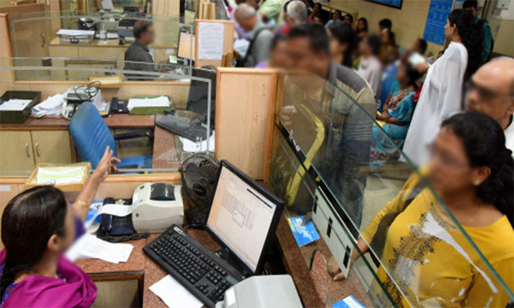 வங்கியில் ரூ.1.5 கோடி தங்கத்தை விட்டுச்சென்ற முன்னாள் பெண் மேலாளர்: திடுக்கிடும் தகவல்கள் அம்பலம்