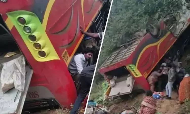 ஆந்திரா: பள்ளத்தாக்கில் பஸ் கவிழ்ந்து விபத்து -... ... இன்றைய முக்கிய செய்திகள்.. சில வரிகளில்.. 12-12-2025 ஆந்திரா: பள்ளத்தாக்கில் பஸ் கவிழ்ந்து விபத்து -... ... இன்றைய முக்கிய செய்திகள்.. சில வரிகளில்.. 12-12-2025