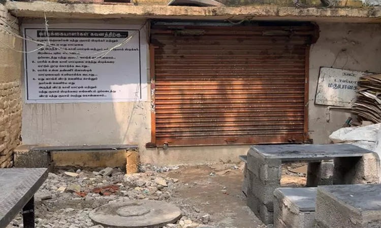 காலி மதுபாட்டில்களை திரும்ப பெறும் திட்டம்: தூத்துக்குடியில் பார் உரிமையாளர்கள் வேலை நிறுத்தம் காலி மதுபாட்டில்களை திரும்ப பெறும் திட்டம்: தூத்துக்குடியில் பார் உரிமையாளர்கள் வேலை நிறுத்தம்