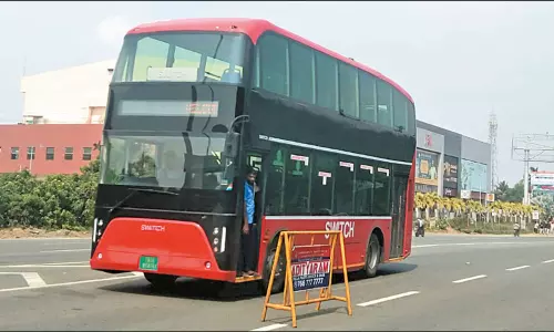 சென்னையில் ‘டபுள் டக்கர்’ பஸ் சோதனை ஓட்டம் சென்னையில் ‘டபுள் டக்கர்’ பஸ் சோதனை ஓட்டம்