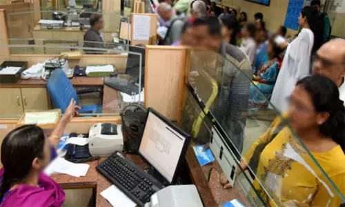 வங்கியில் ரூ.1.5 கோடி தங்கத்தை விட்டுச்சென்ற முன்னாள் பெண் மேலாளர்: திடுக்கிடும் தகவல்கள் அம்பலம் வங்கியில் ரூ.1.5 கோடி தங்கத்தை விட்டுச்சென்ற முன்னாள் பெண் மேலாளர்: திடுக்கிடும் தகவல்கள் அம்பலம்