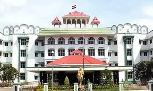 அரசு நிலத்தில் சிலுவையும், சிலையும் வேண்டாம் - மதுரை ஐகோர்ட்டு நீதிபதிகள் கருத்து அரசு நிலத்தில் சிலுவையும், சிலையும் வேண்டாம் - மதுரை ஐகோர்ட்டு நீதிபதிகள் கருத்து