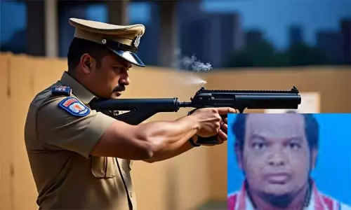 சென்னை: போலீசாரை தாக்கிவிட்டு தப்பியோட முயன்ற ரவுடி சுட்டுப்பிடிப்பு சென்னை: போலீசாரை தாக்கிவிட்டு தப்பியோட முயன்ற ரவுடி சுட்டுப்பிடிப்பு