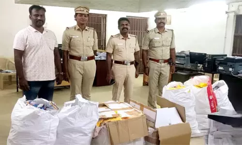 தூத்துக்குடியில் 112 கிலோ புகையிலை பொருட்கள் பறிமுதல் தூத்துக்குடியில் 112 கிலோ புகையிலை பொருட்கள் பறிமுதல்