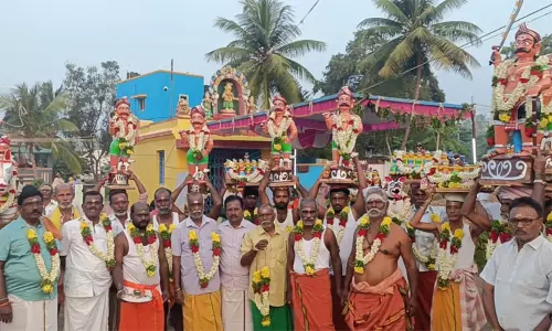 வத்தலக்குண்டு அருகே புரவி எடுப்பு திருவிழா.. பைரவர் சிலையை சுமந்து வந்த இஸ்லாமியர் வத்தலக்குண்டு அருகே புரவி எடுப்பு திருவிழா.. பைரவர் சிலையை சுமந்து வந்த இஸ்லாமியர்