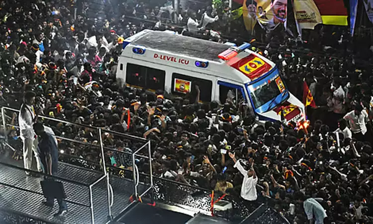 கரூர் கூட்ட நெரிசல் விவகாரம்: த.வெ.க. தலைவர் விஜய்யிடம் விசாரணை நடத்த சி.பி.ஐ. திட்டம் கரூர் கூட்ட நெரிசல் விவகாரம்: த.வெ.க. தலைவர் விஜய்யிடம் விசாரணை நடத்த சி.பி.ஐ. திட்டம்