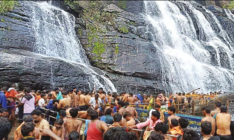 குற்றாலத்தில் அலைமோதும் அய்யப்ப பக்தர்கள்... ... இன்றைய முக்கிய செய்திகள்.. சில வரிகளில்.. 13-12-2025 குற்றாலத்தில் அலைமோதும் அய்யப்ப பக்தர்கள்... ... இன்றைய முக்கிய செய்திகள்.. சில வரிகளில்.. 13-12-2025